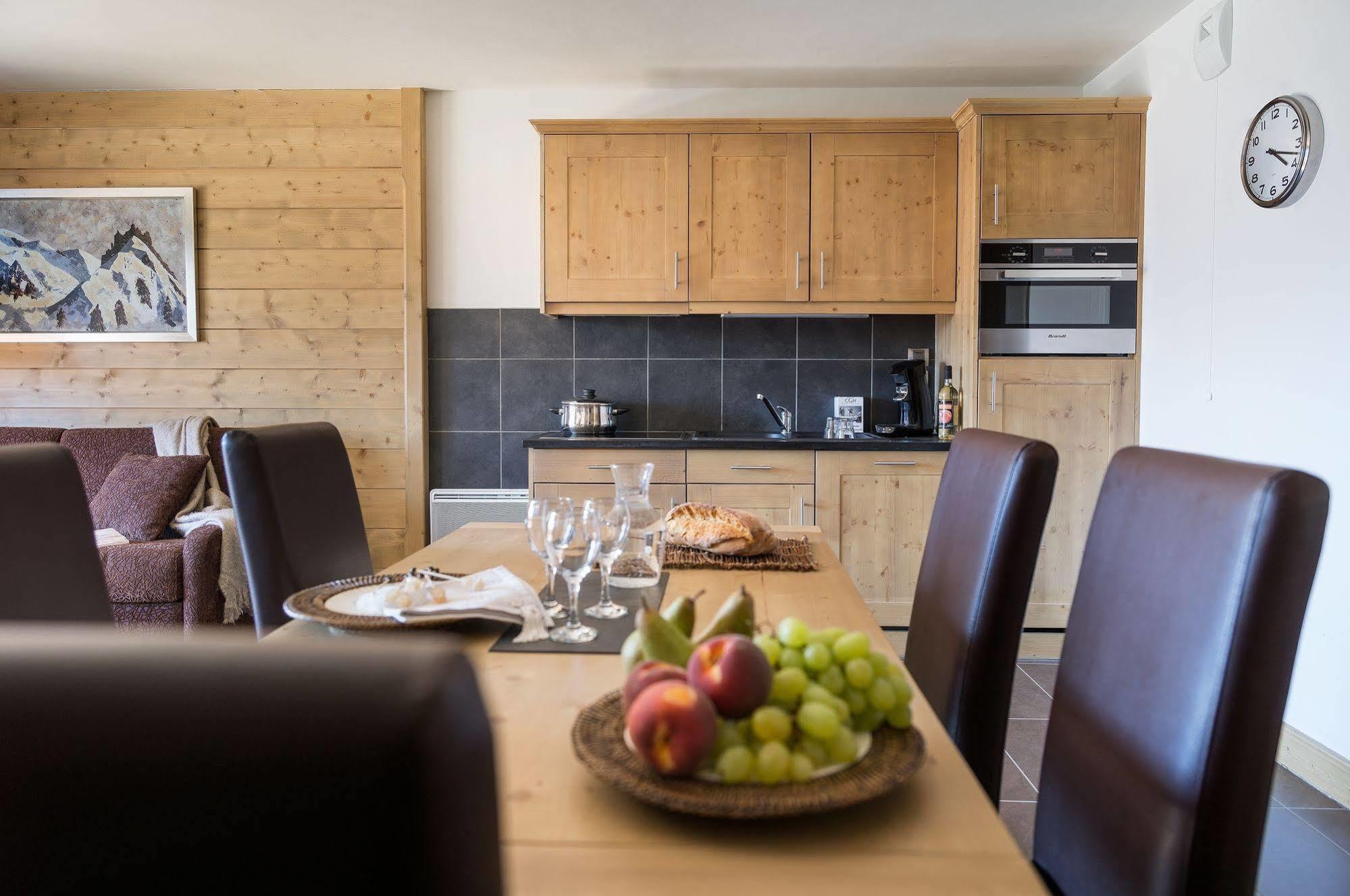 Cgh Residences And Spa Les Chalets De Leana เลการ์รอซ-ดาราช ภายนอก รูปภาพ